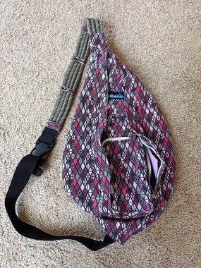 Kavu Pink Black White Diamond-Print Crossbody Sling Bag